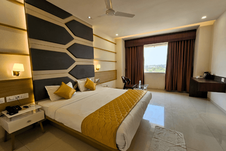 deluxe double rooms, rooms in Vadodara, hotel grand darshan