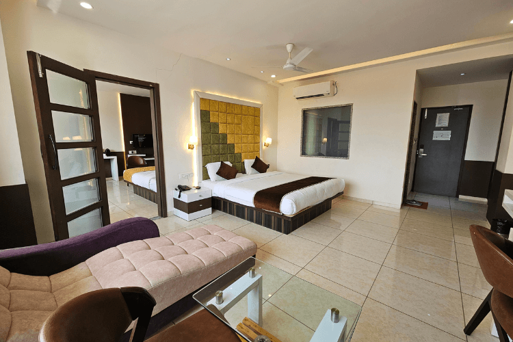 hotel with suite rooms, family suite rooms, hotel grand darshan